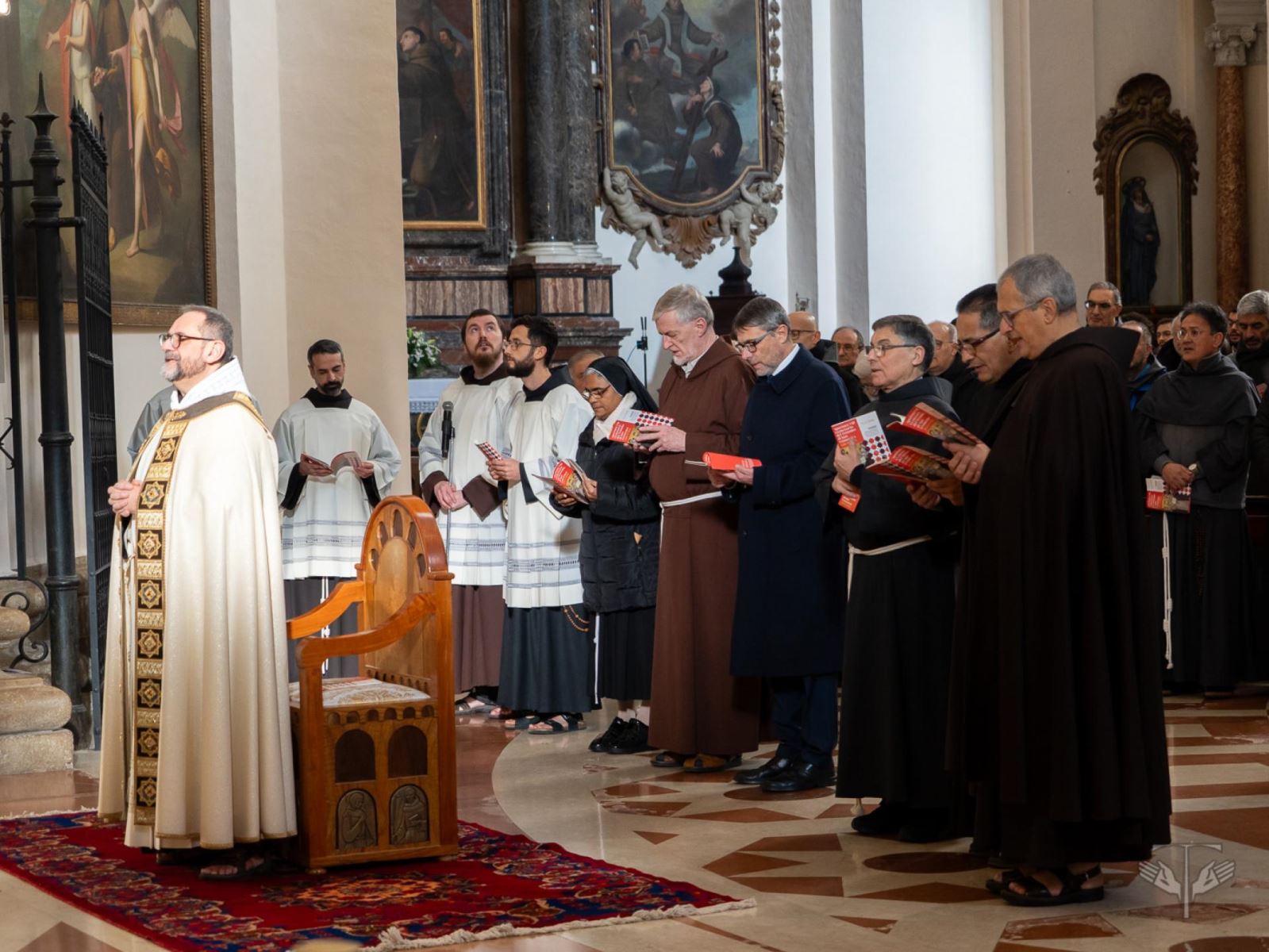 ASSISI: KHAI MẠC KỶ NIỆM 800 NĂM NGÀY THÁNH PHANXICO ASSISI VỀ TRỜI