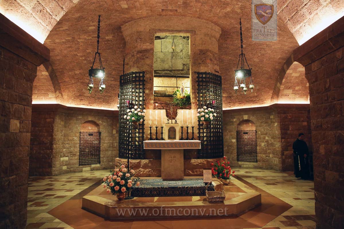 ASSISI: TRƯNG BÀY THÁNH TÍCH THÁNH PHANXICO