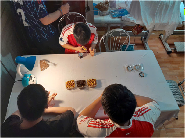 NHỮNG CHUỖI TRÀNG HẠT MÂN CÔI TỪ ĐÔI BÀN TAY NHỎ BÉ TẠI TU VIỆN ANRÊ DŨNG LẠC – GIÁO PHẬN THÁI BÌNH