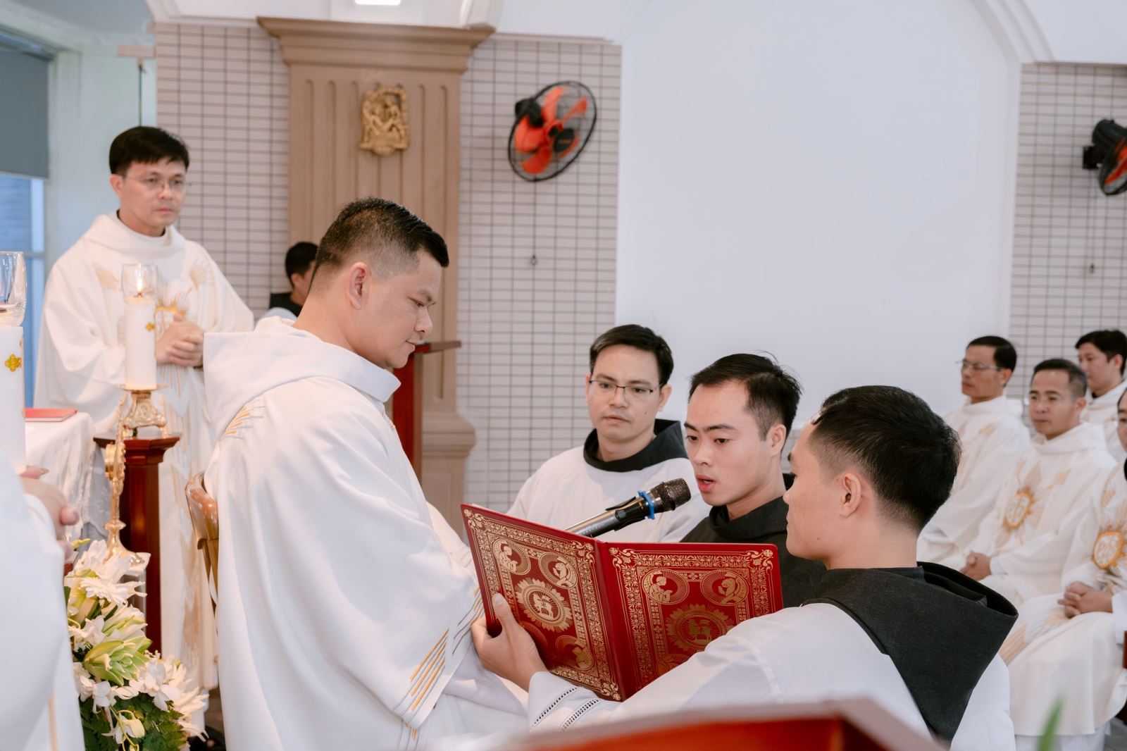 HỒNG ÂN TIÊN KHẤN