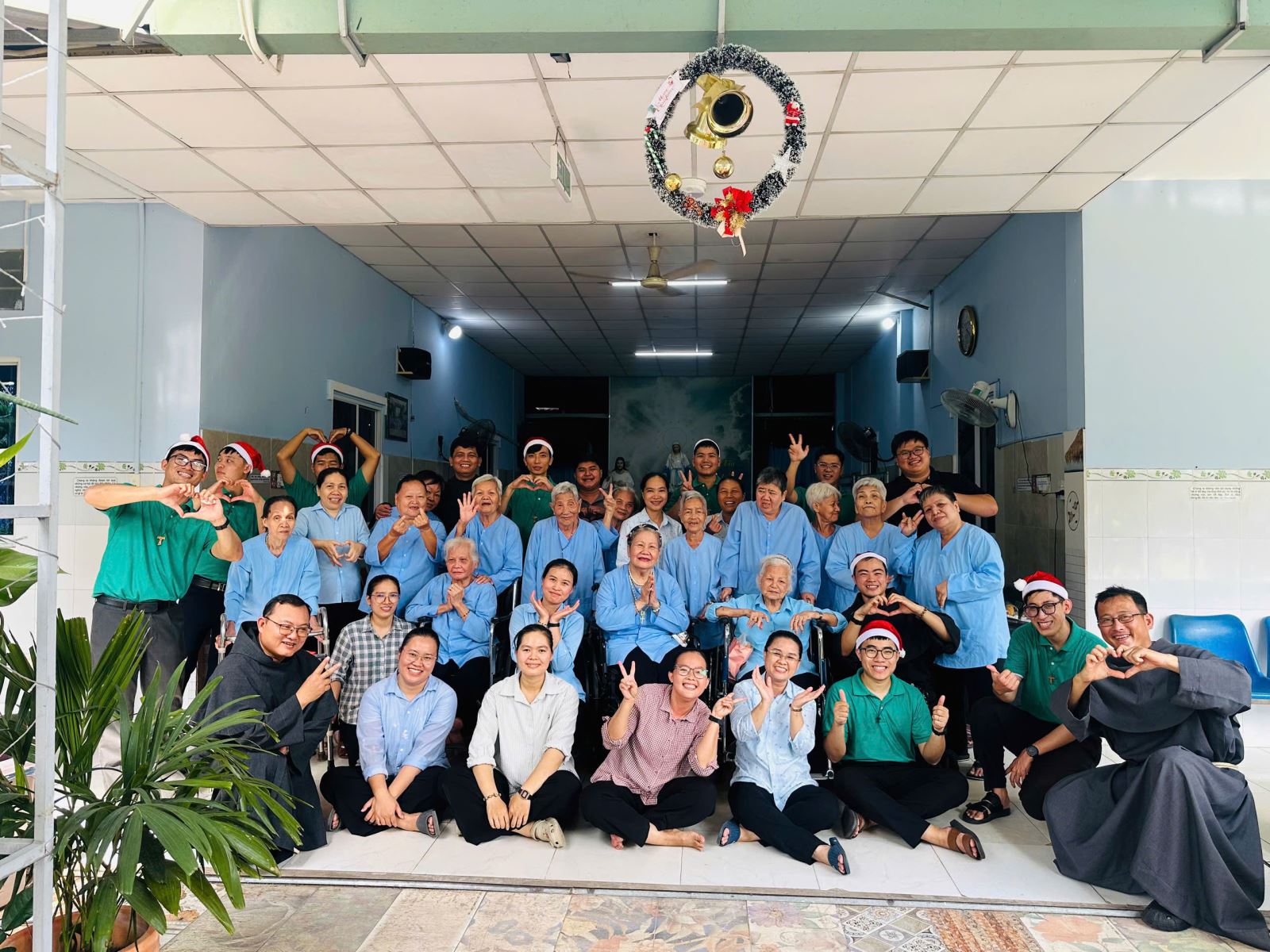 TU VIỆN TRUYỀN TIN-CỦ CHI: GIÁNG SINH NIỀM VUI GẶP GỠ VÀ TRAO BAN